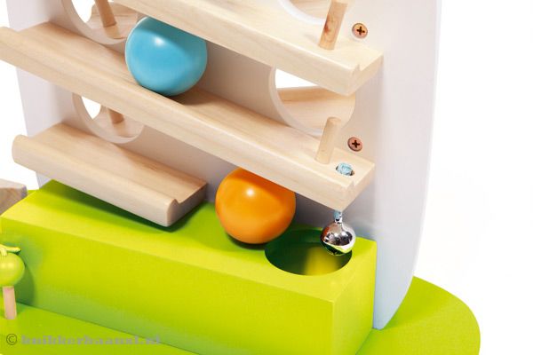 Laat de knikkers naar beneden rollen.