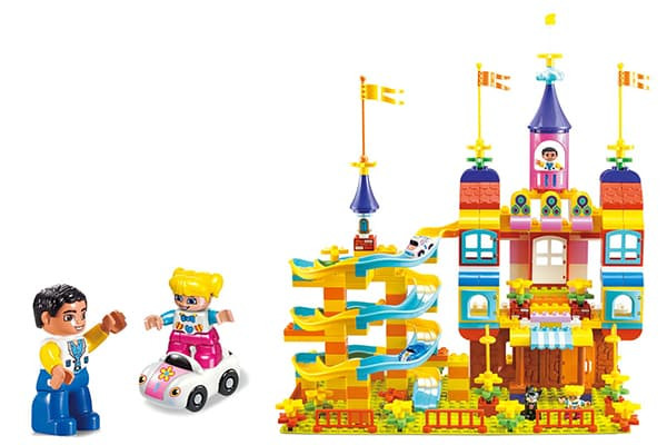 Waving Slide Castle bestaande uit 209 delen.