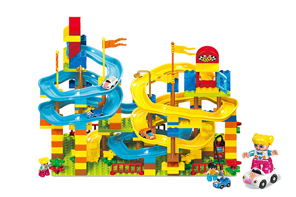 Waving Slide Racing bestaande uit 195 delen.